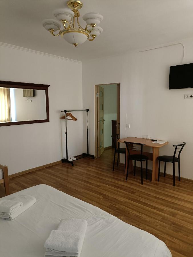 Mirage Otel Çernivtsi Dış mekan fotoğraf