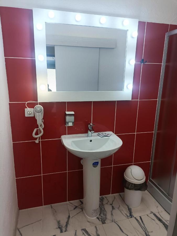 Mirage Otel Çernivtsi Dış mekan fotoğraf